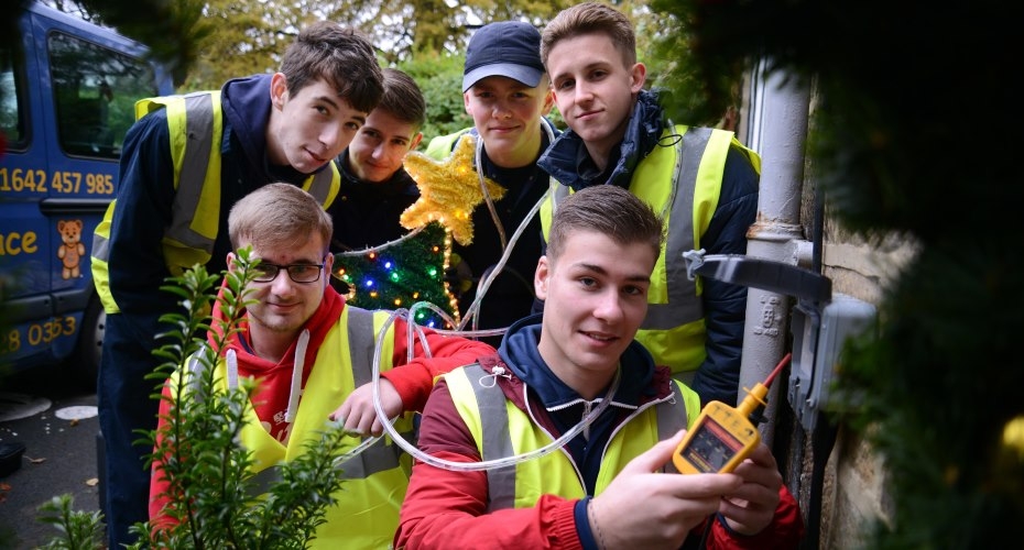 TTE trainees help shine a light on Zoë’s Place for Christmas