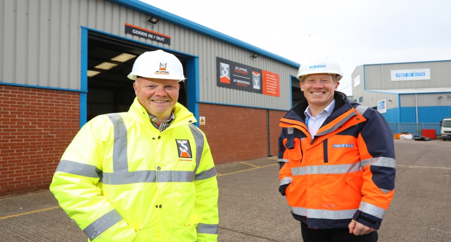 ​Specialist lifting firm docks at Port of Blyth