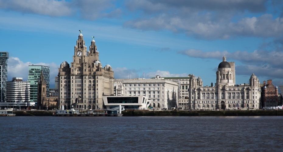 Mott MacDonald scales up office in Royal Liver Building