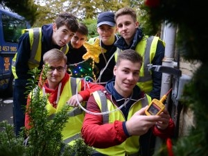 TTE trainees help shine a light on Zoë’s Place for Christmas